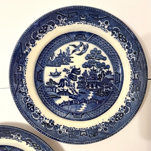 Vintage Porcelain Blue and White Willow dinner plates 9” made in England… - Picture 6 of 9